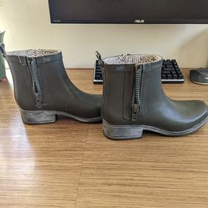 Lucky Brand Pull on Rain Boots